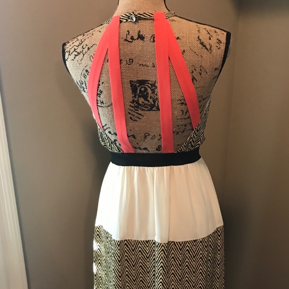 Coral Print Maxi. Dainty Hooligan Boutique. - Picture 4 of 6